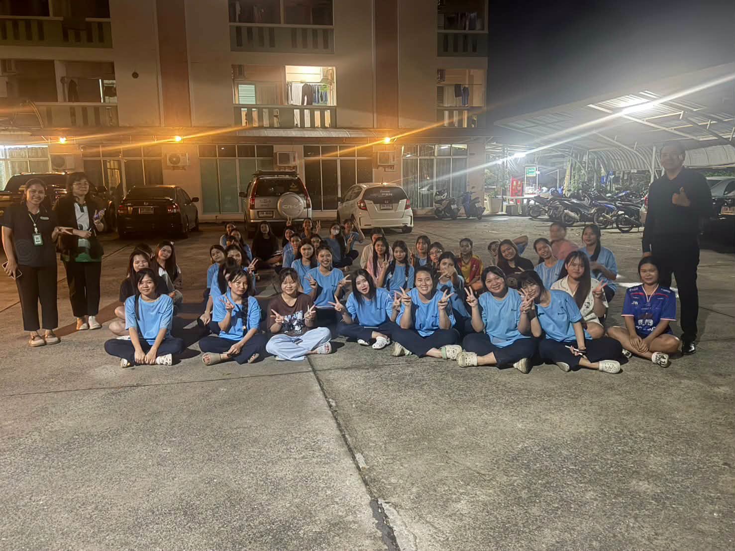อีสานเหนือดูแลนักศึกษาทวิภาคี ทั้งเรื่องงานและเรื่องชีวิต ในระบบ “ทวิภาคีอีสานเหนือโมเดล”  ที่ Fujikura จังหวัดพระนครศรีอยุธยา  โดยพบปะนักศึกษากะเช้า ณ หอพักกรีนเพลส